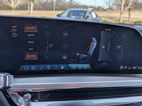 Used 2024 Cadillac Lyriq Sport image 21