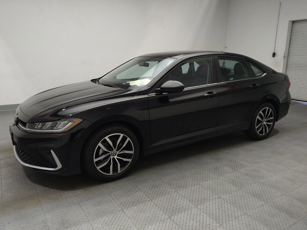 Used 2025 Volkswagen Jetta SE FWD image 2