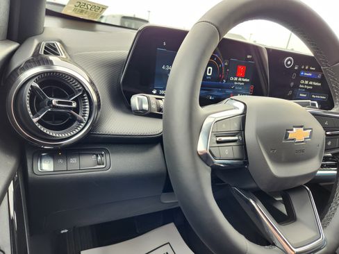 New 2026 Chevrolet Equinox LT w/ Safety and Technology Package FWD image 16