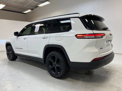 Used 2023 Jeep Grand Cherokee L Laredo AWD/4WD image 11