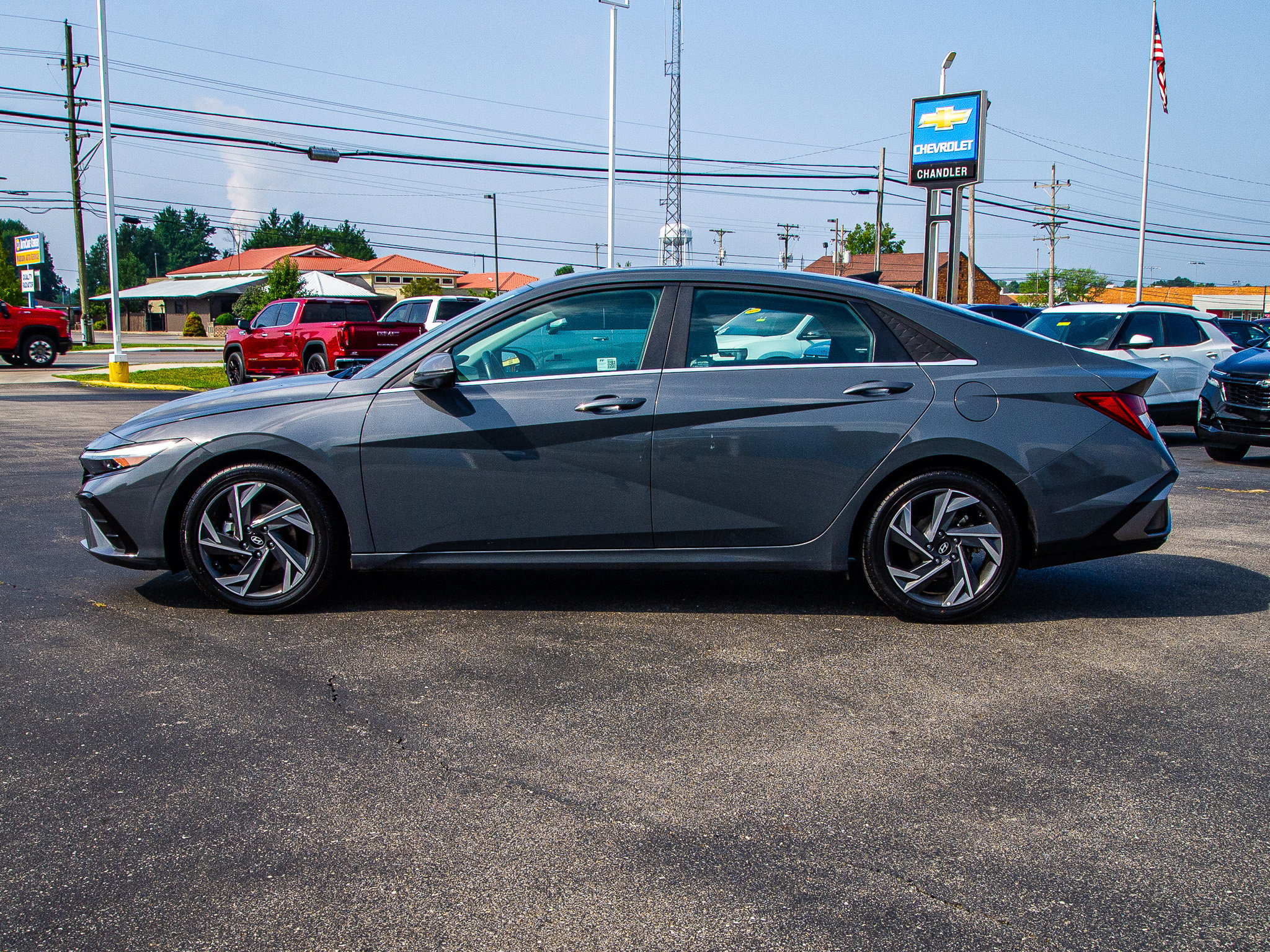 Used 2024 Hyundai Elantra Limited FWD image 4