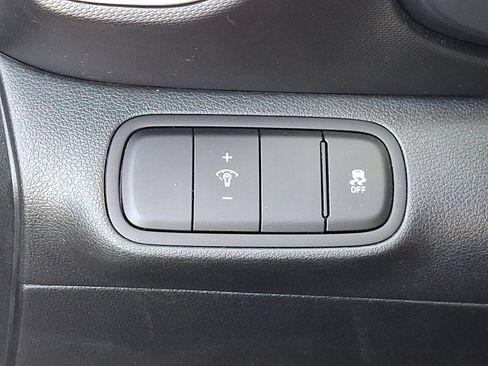 Used 2023 Hyundai Venue SEL image 26