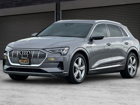 Used 2019 Audi e-tron Premium Plus w/ Cold Weather Package image 9