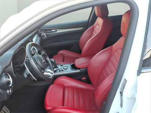 Used 2024 Alfa Romeo Stelvio Veloce AWD/4WD image 32