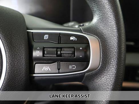 Used 2023 Kia Sportage LX AWD/4WD image 3