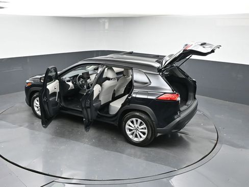 Used 2025 Toyota Corolla Cross LE image 43