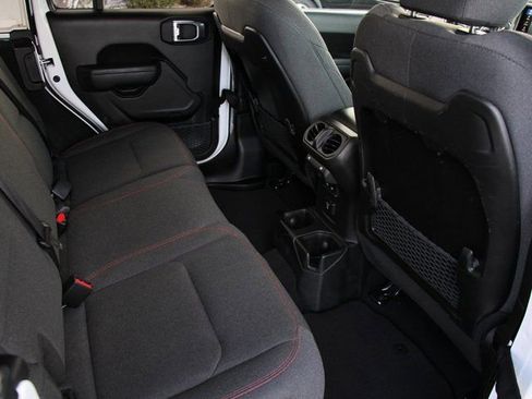 Used 2025 Jeep Wrangler Unlimited Rubicon image 29