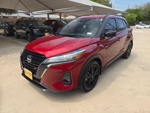 Used 2023 Nissan Kicks SR w/ SR Premium Package FWD image 7