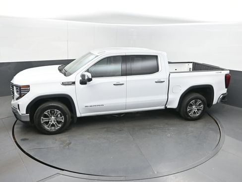 Used 2025 GMC Sierra 1500 SLT image 28