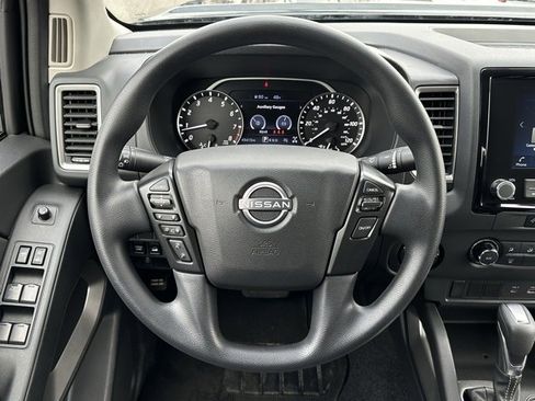 Used 2024 Nissan Frontier SV image 11