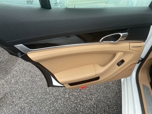 Used 2016 Porsche Panamera 4 image 11