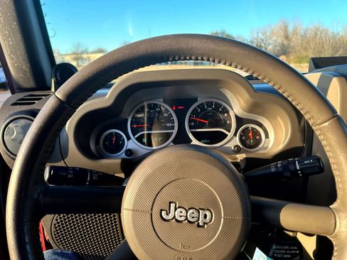 Used 2007 Jeep Wrangler Unlimited Sahara w/ Dual Top Group image 15