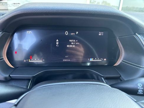 Used 2022 Jeep Grand Cherokee Altitude AWD/4WD image 17