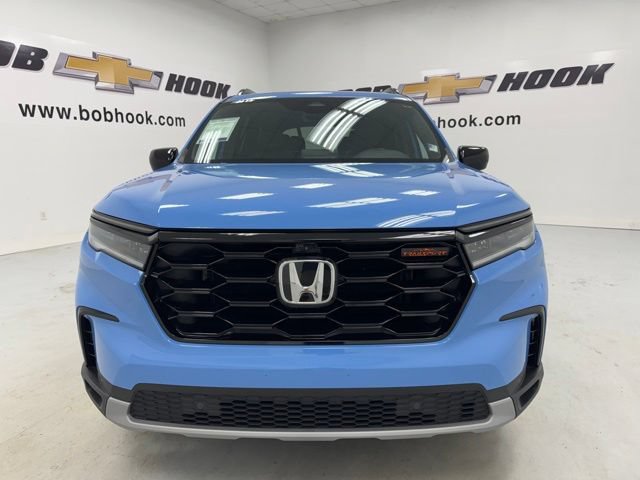Used 2025 Honda Pilot TrailSport image 2