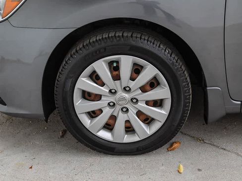 Used 2019 Nissan Sentra S image 9