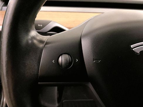 Used 2019 Tesla Model 3 Mid Range image 18