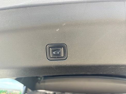 Used 2022 GMC Yukon Denali AWD/4WD image 18
