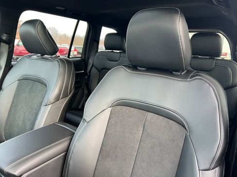 New 2026 Jeep Grand Cherokee Altitude image 12