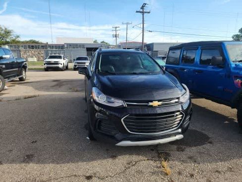 Used 2019 Chevrolet Trax LT w/ LT Convenience Package AWD/4WD image 3