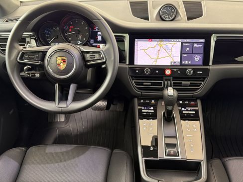 Certified 2025 Porsche Macan AWD/4WD image 29