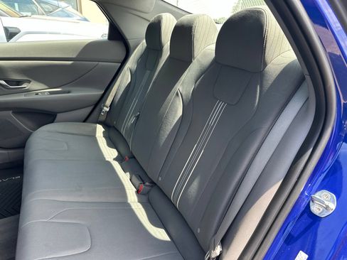 Used 2023 Hyundai Elantra SEL w/ Convenience Package FWD image 17