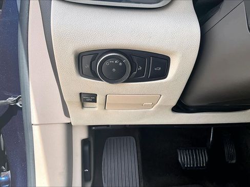 Used 2017 Lincoln Continental Select w/ Climate Package FWD image 32