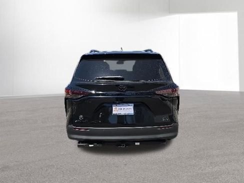 Certified 2026 Toyota Sienna XLE Woodland Edition AWD/4WD image 8