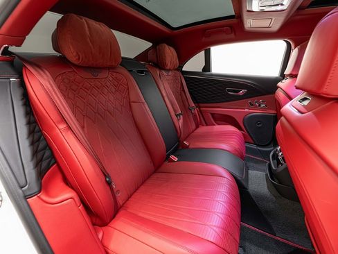 Used 2022 Bentley Flying Spur Plug-In Hybrid image 30