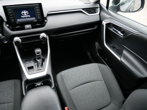 Used 2021 Toyota RAV4 XLE w/ Carpet Mat Package (TMS) image 11