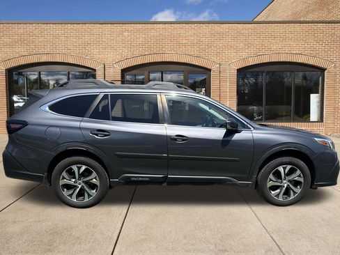 Used 2020 Subaru Outback Limited w/ Popular Package #2 AWD/4WD image 2