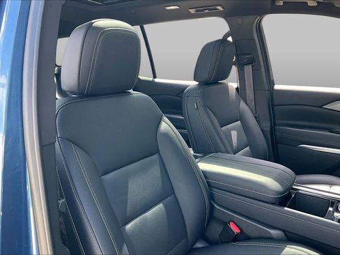 Used 2025 Chevrolet Traverse LT w/ Sun and Wheel Package FWD image 9