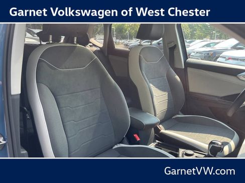 Used 2025 Volkswagen Taos SE w/ Panoramic Sunroof Package AWD/4WD image 15