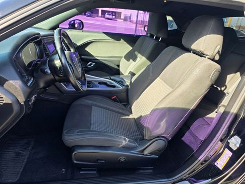 Used 2019 Dodge Challenger SXT image 8