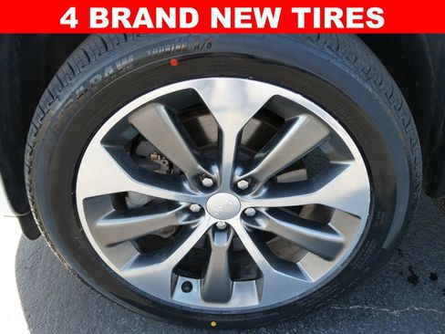 Used 2019 Jeep Cherokee Overland AWD/4WD image 4