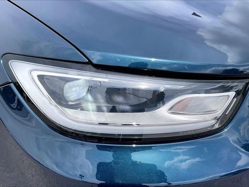 Used 2025 Chrysler Pacifica Limited FWD image 31