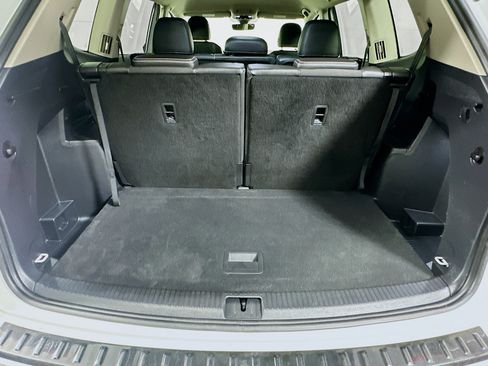 Used 2024 Volkswagen Atlas SE w/ Black Wheel Package FWD image 31