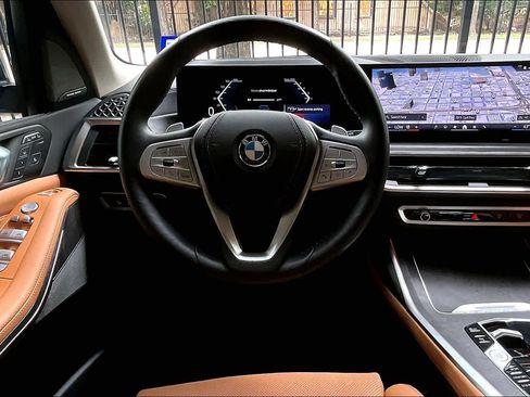 Used 2025 BMW X7 xDrive40i AWD/4WD image 5