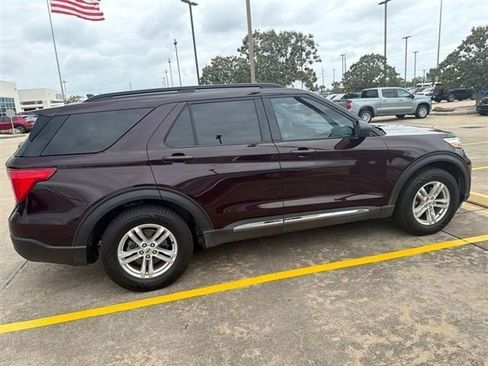 Used 2023 Ford Explorer XLT w/ Equipment Group 202A RWD image 7