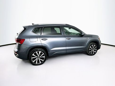 Used 2024 Volkswagen Taos SE image 10