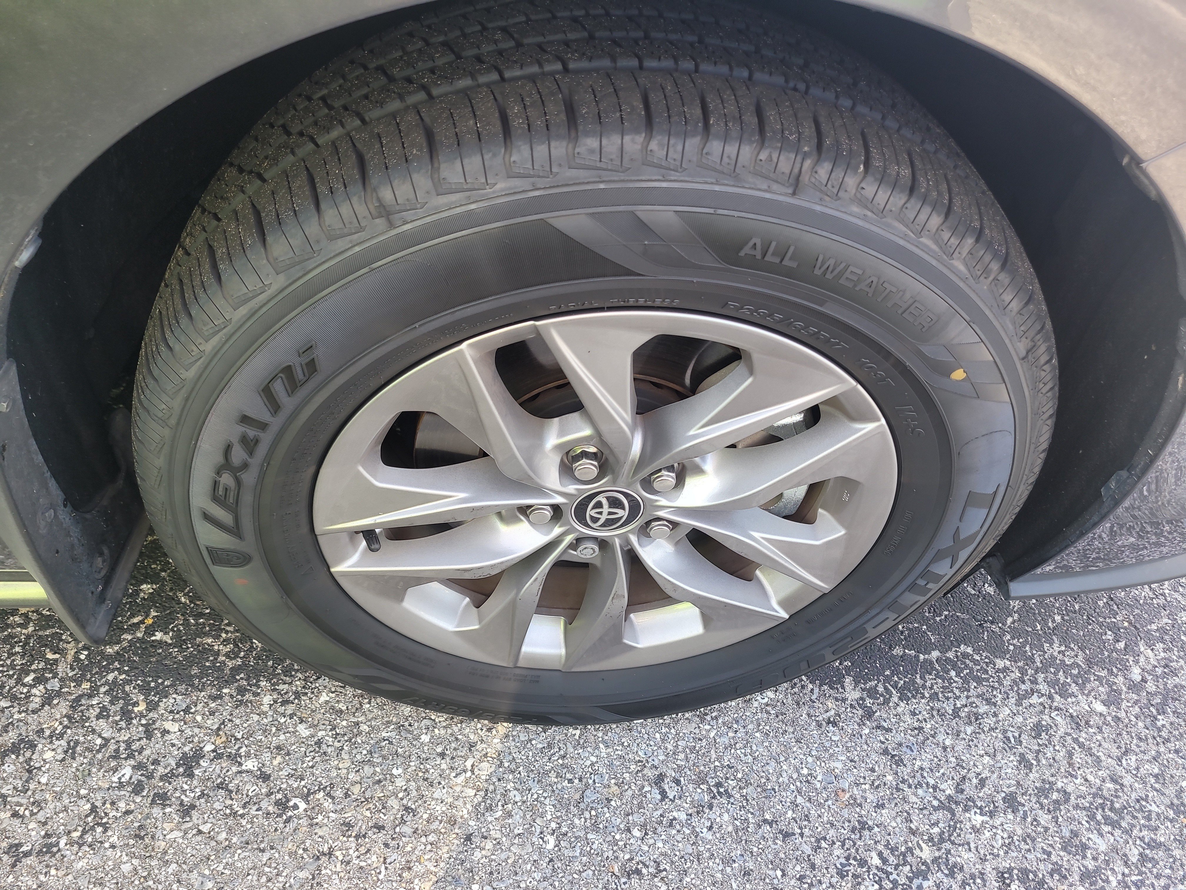 Used 2025 Toyota Sienna XLE FWD image 10