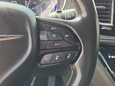 Used 2021 Chrysler Pacifica Touring w/ S Appearance Package image 19