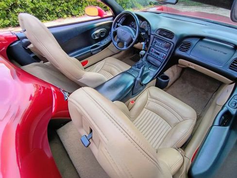 Used 2002 Chevrolet Corvette Convertible w/ Preferred Equipment Group2 RWD image 36