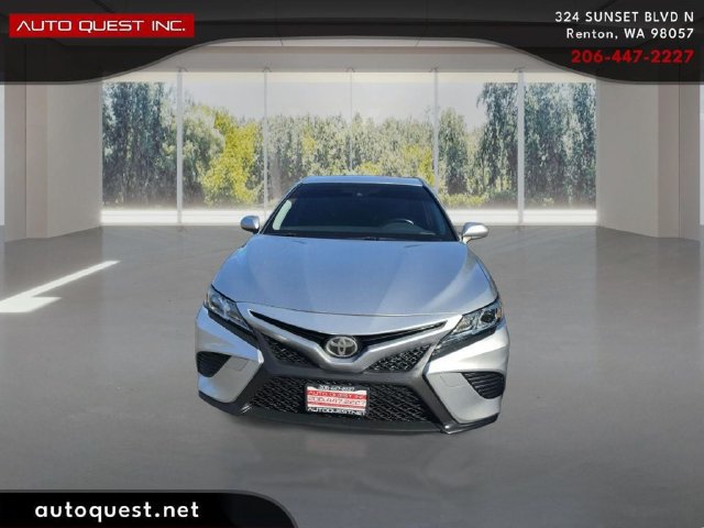 Used 2018 Toyota Camry SE FWD image 2
