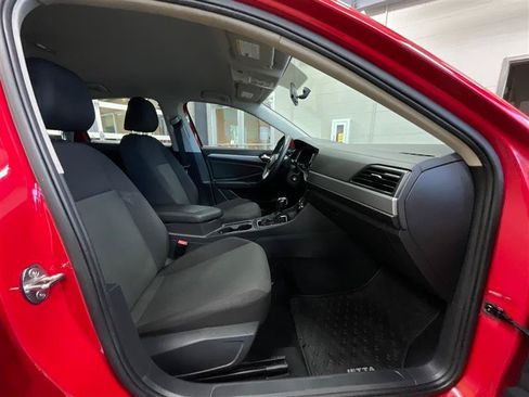 Used 2019 Volkswagen Jetta SE FWD image 28