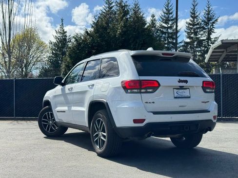 Used 2018 Jeep Grand Cherokee Trailhawk w/ Trailhawk Luxury Group AWD/4WD image 3
