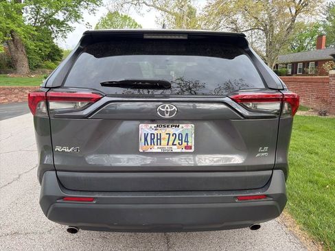 Used 2022 Toyota RAV4 LE image 4