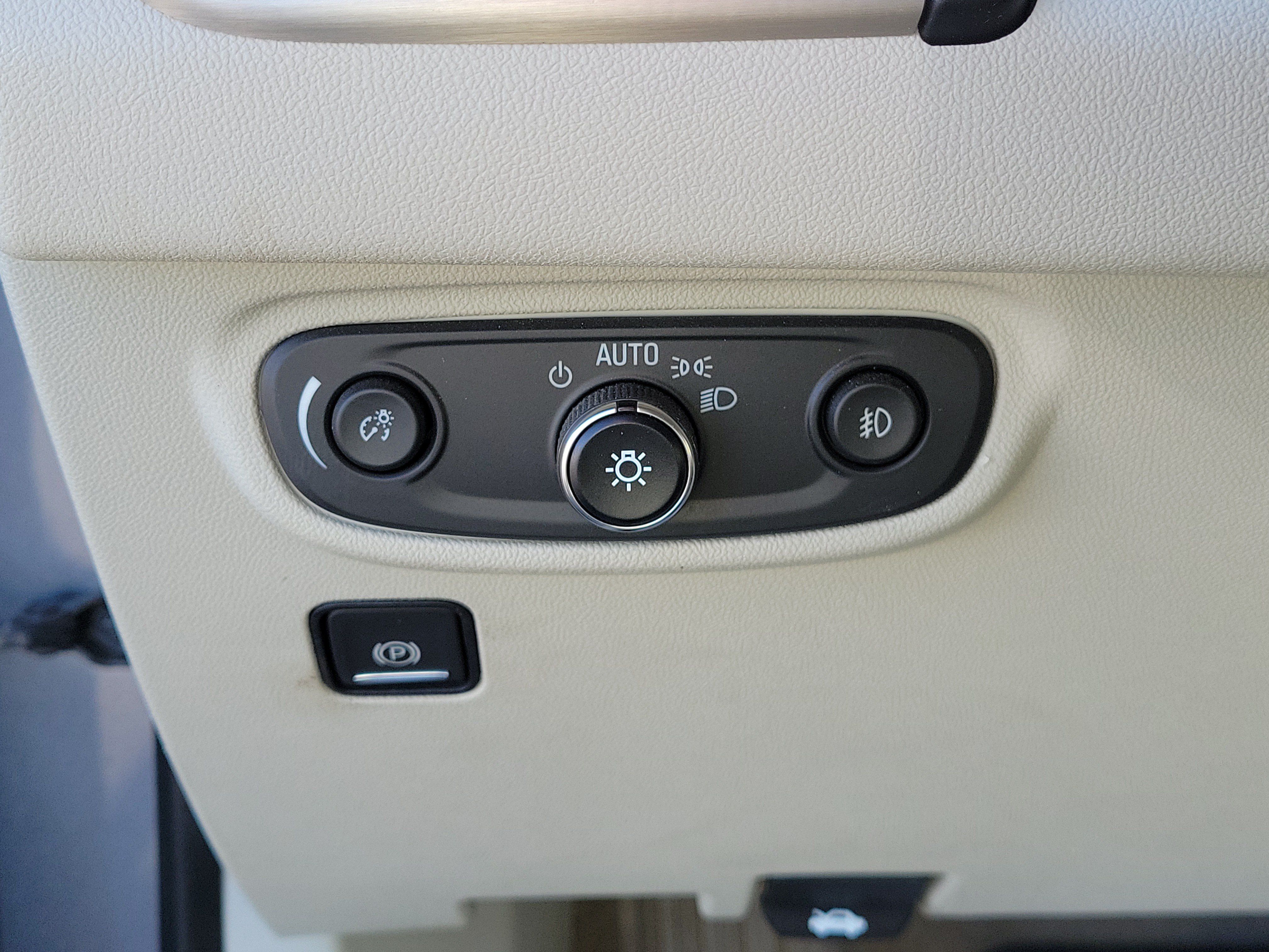 Used 2020 GMC Terrain Denali w/ Denali Premium Package FWD image 21