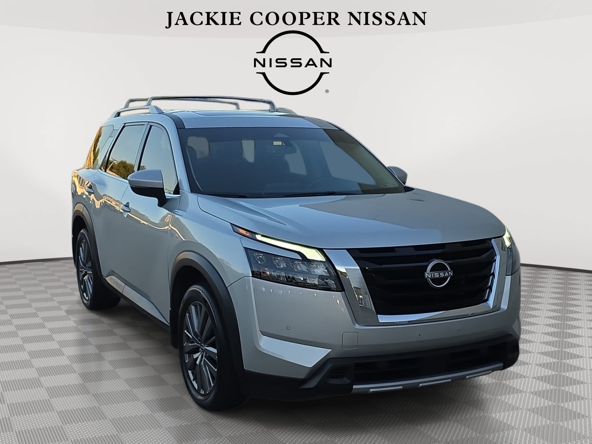 Used 2025 Nissan Pathfinder SL w/ SL Premium Package AWD/4WD image 3