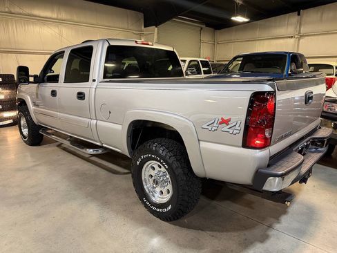 Used 2006 Chevrolet Silverado 2500 LT w/ Heavy-Duty Power Package AWD/4WD image 2