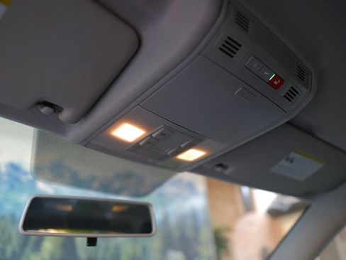 Used 2020 Volkswagen Tiguan S image 26